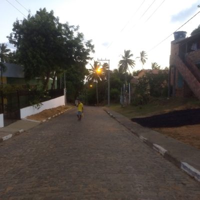 Rua direta do Diogo, entrada em frente Escola São Vicente