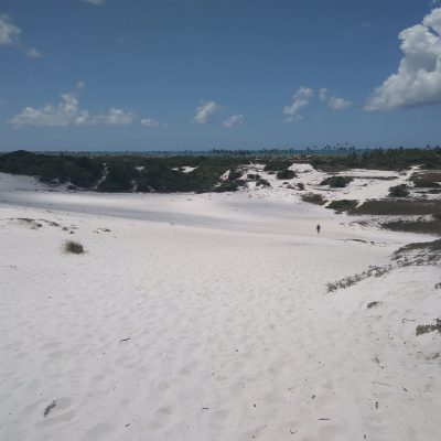 Dunas, 5 minutos após a ponte 1km até a praia